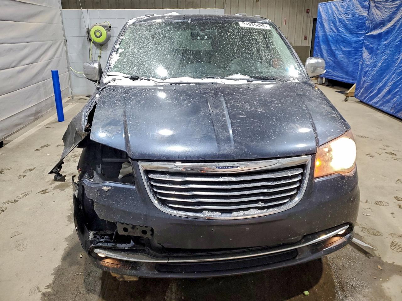 Chrysler Minivan Touring L Image 5