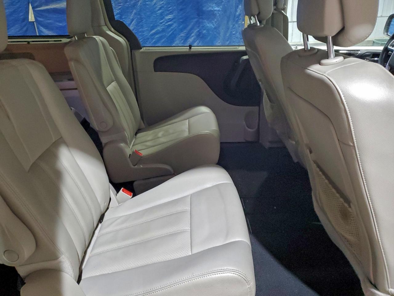 Chrysler Minivan Touring L Image 8