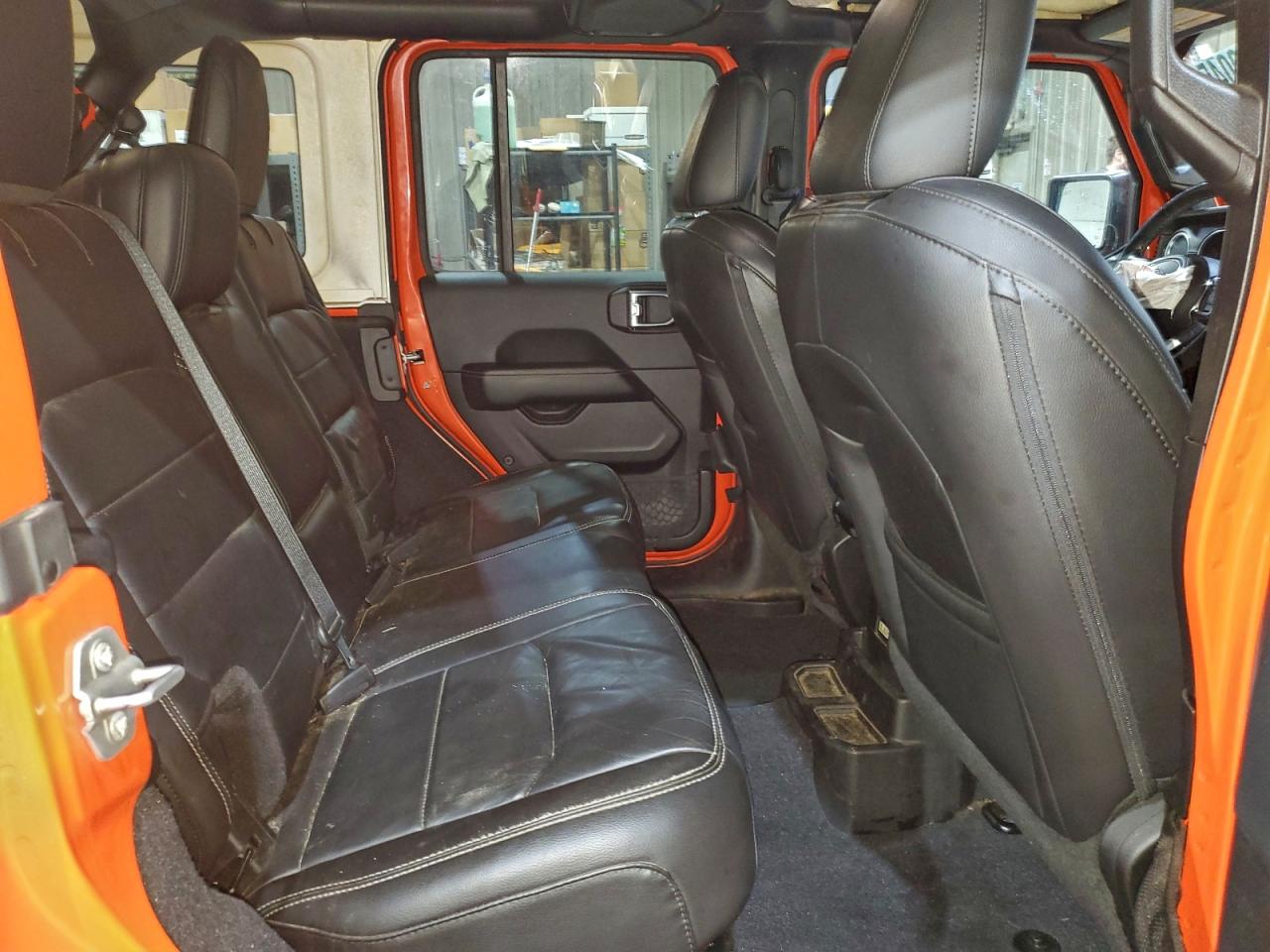 Jeep Wrangler Sahara Image 12