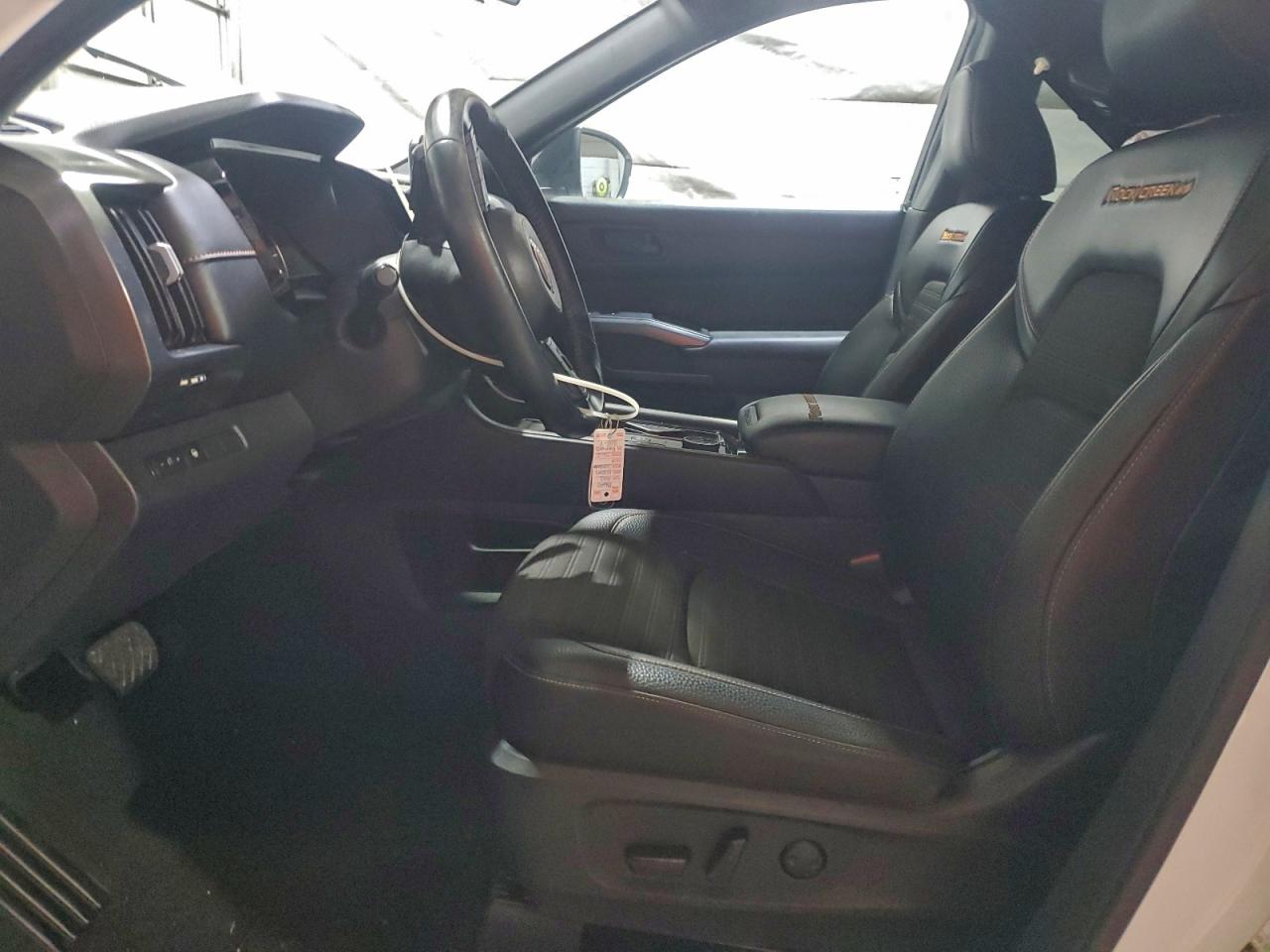 Nissan Pathfinder Sv Image 3