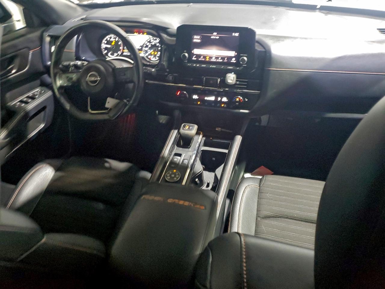 Nissan Pathfinder Sv Image 4