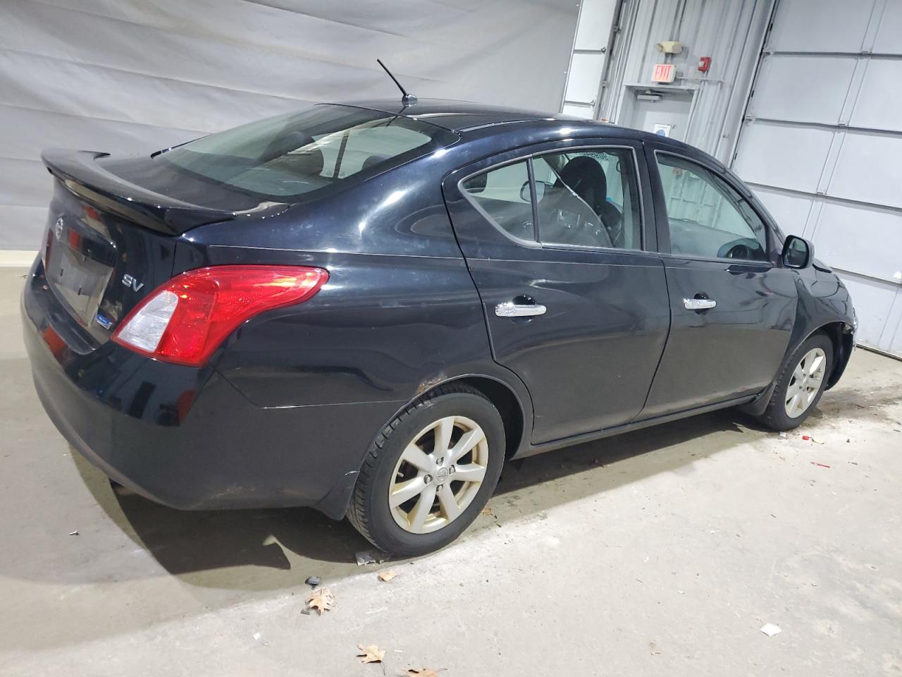 Nissan Versa S Image 12