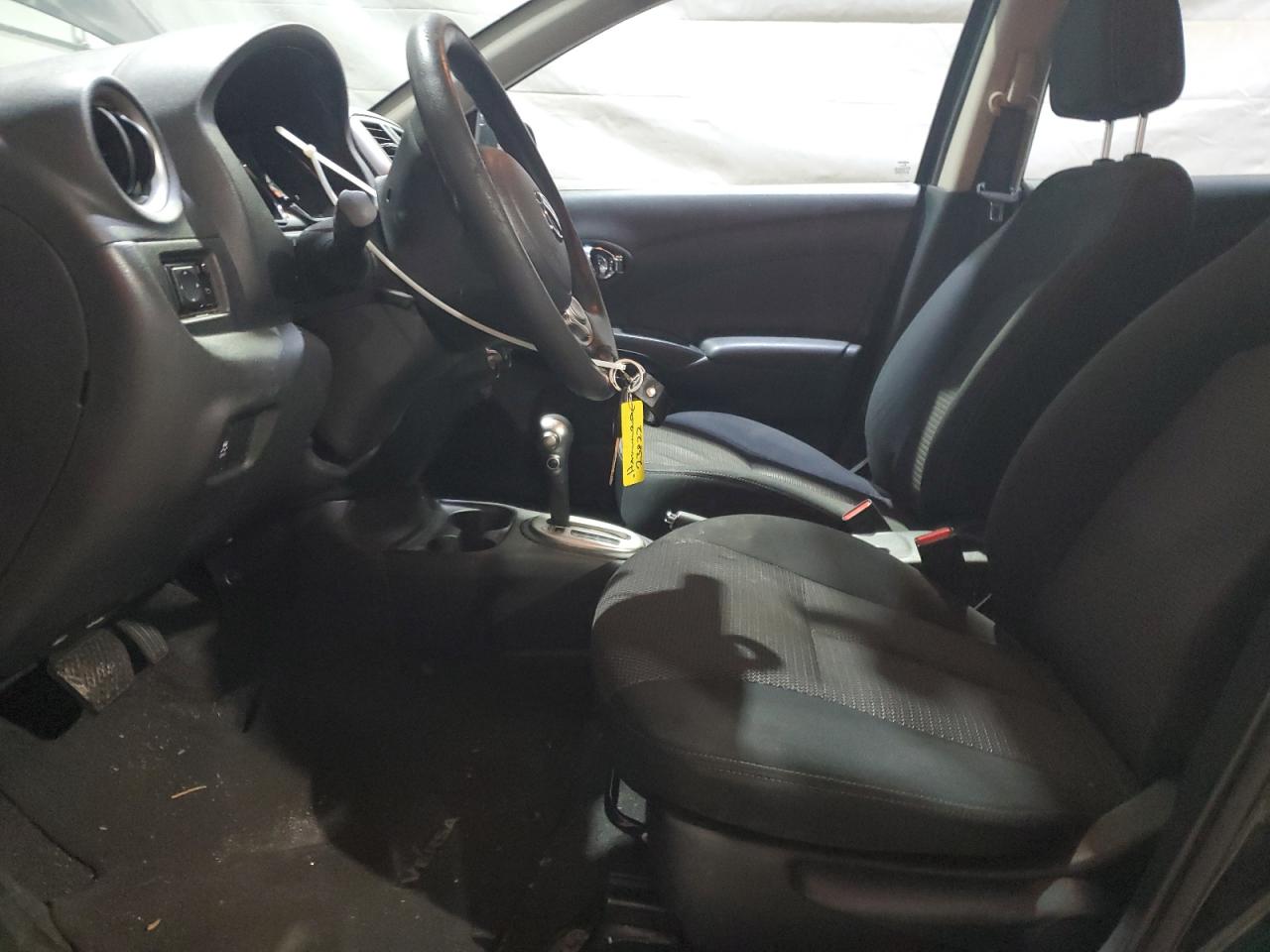 Nissan Versa S Image 3