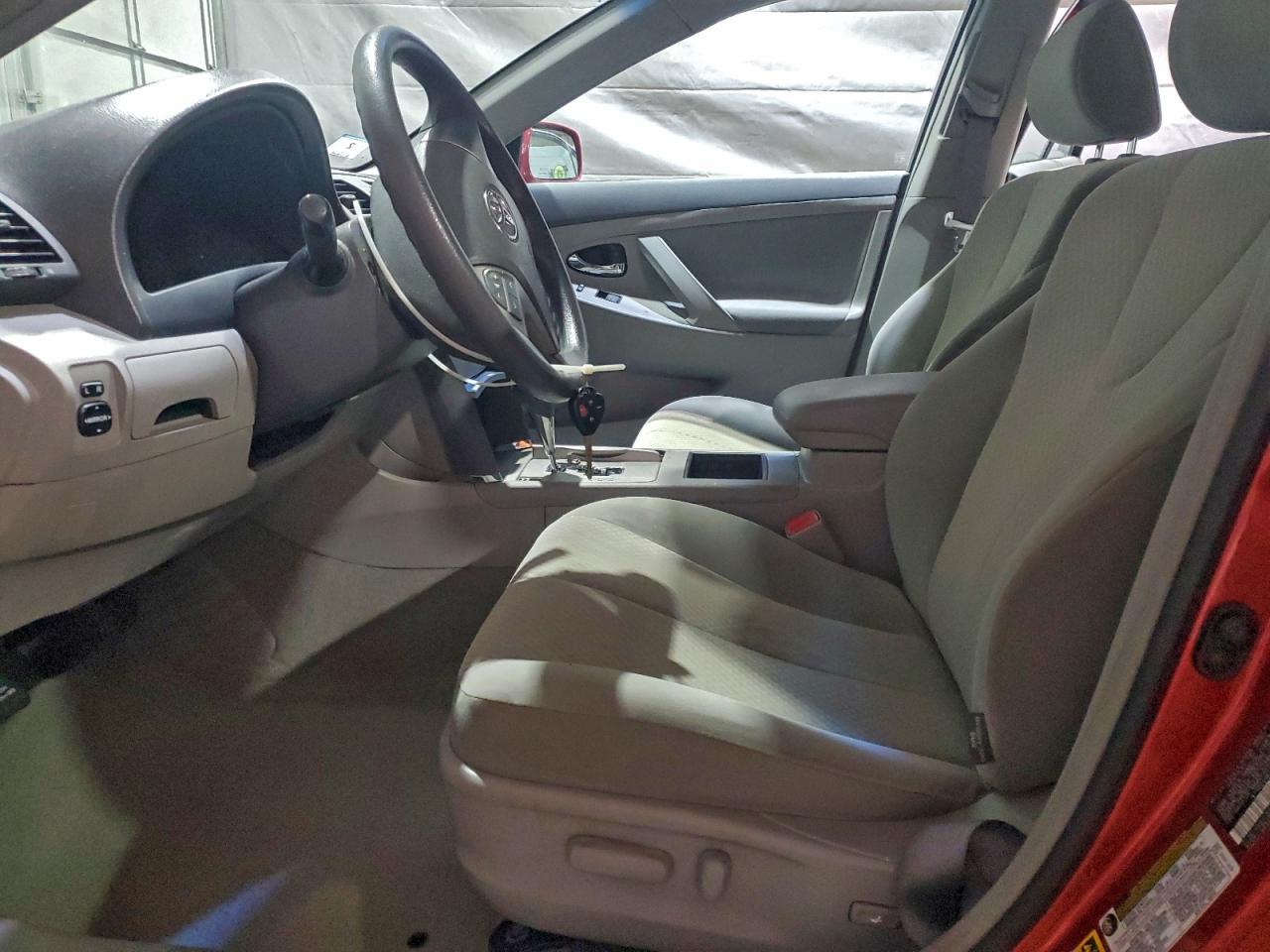 Toyota Camry Ce Image 9