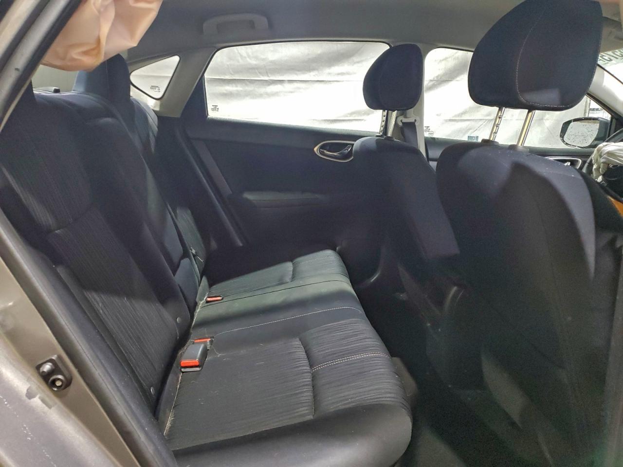 Nissan Sentra S Image 9