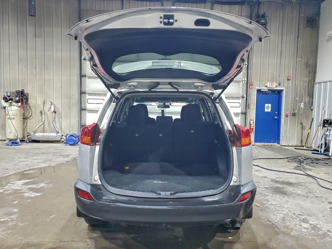 Toyota RAV4 Xle Image 10