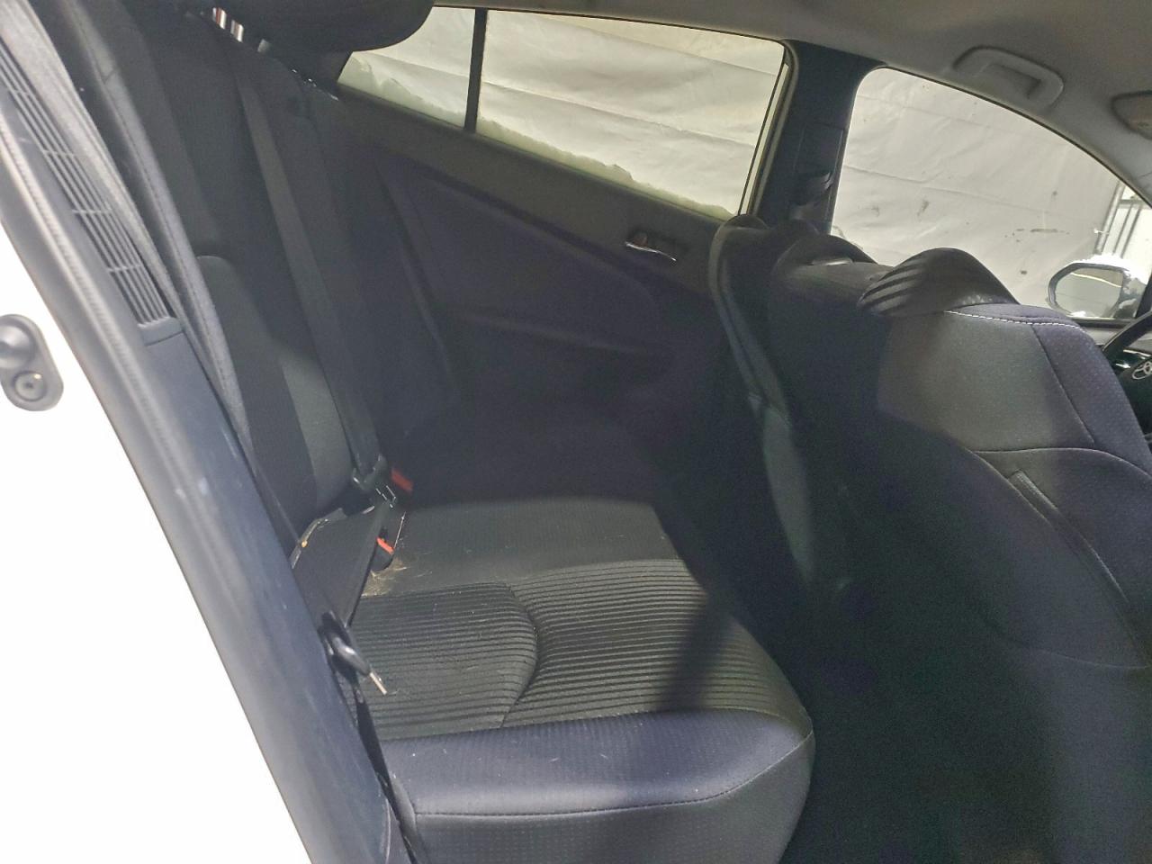 Toyota Prius Le Image 11