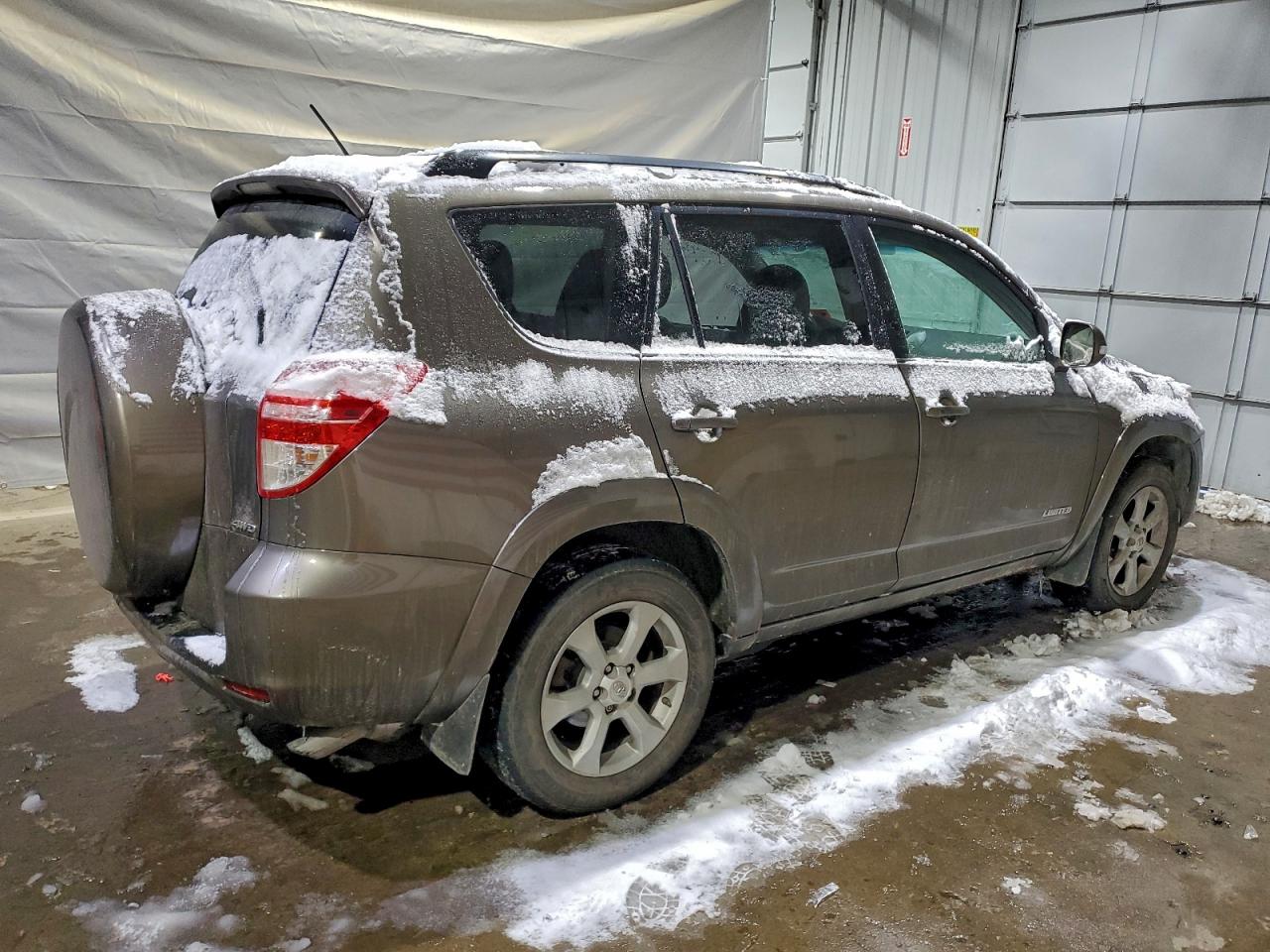 Toyota RAV4 Limited Image 10