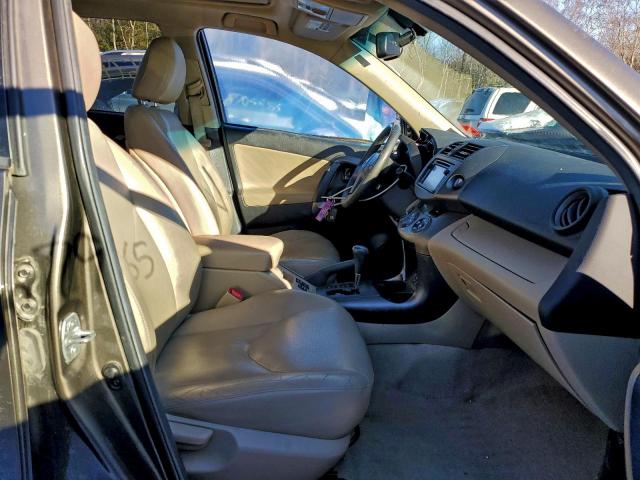 Toyota RAV4 Limited Image 5