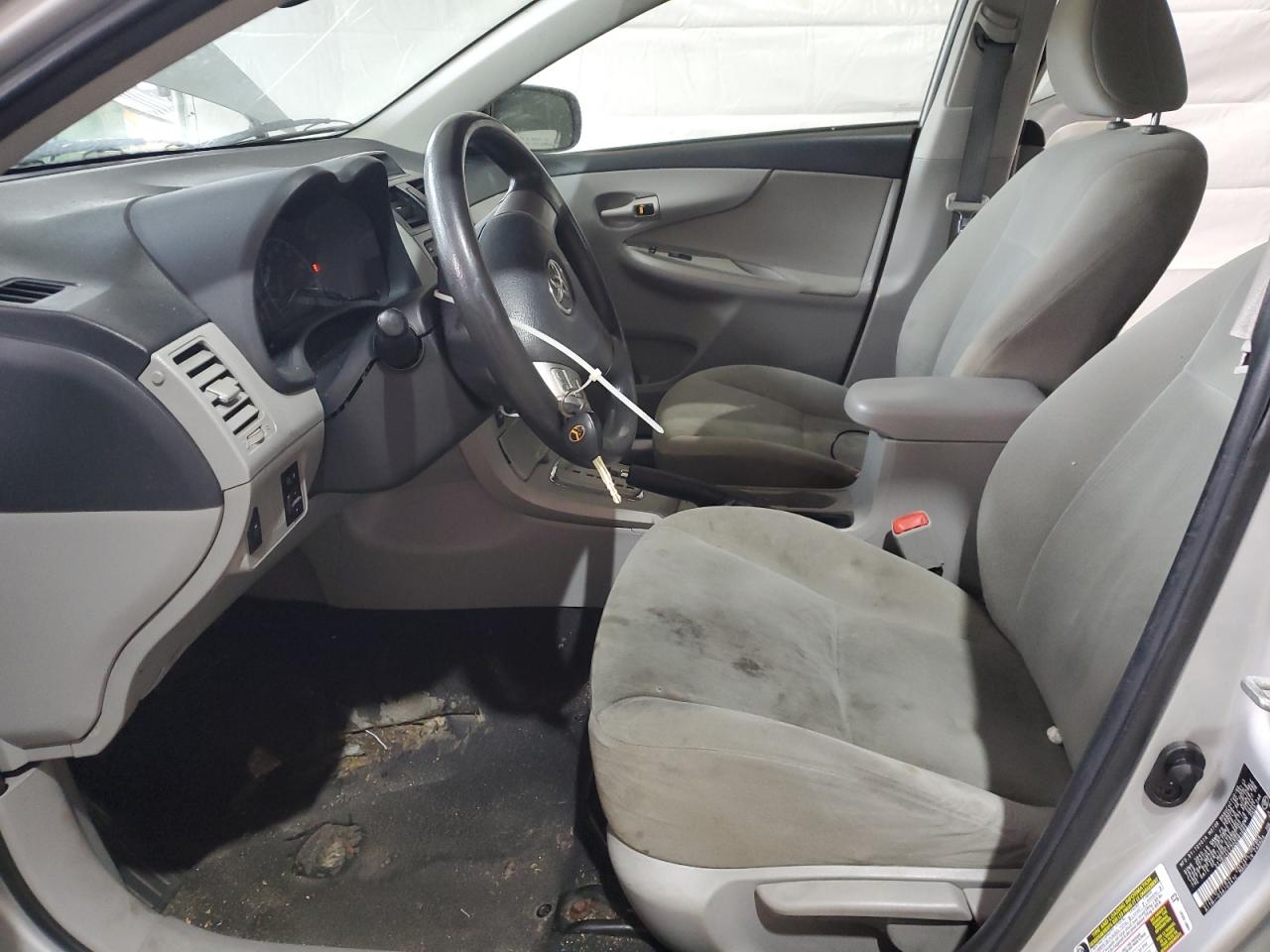 Toyota Corolla Base Image 4