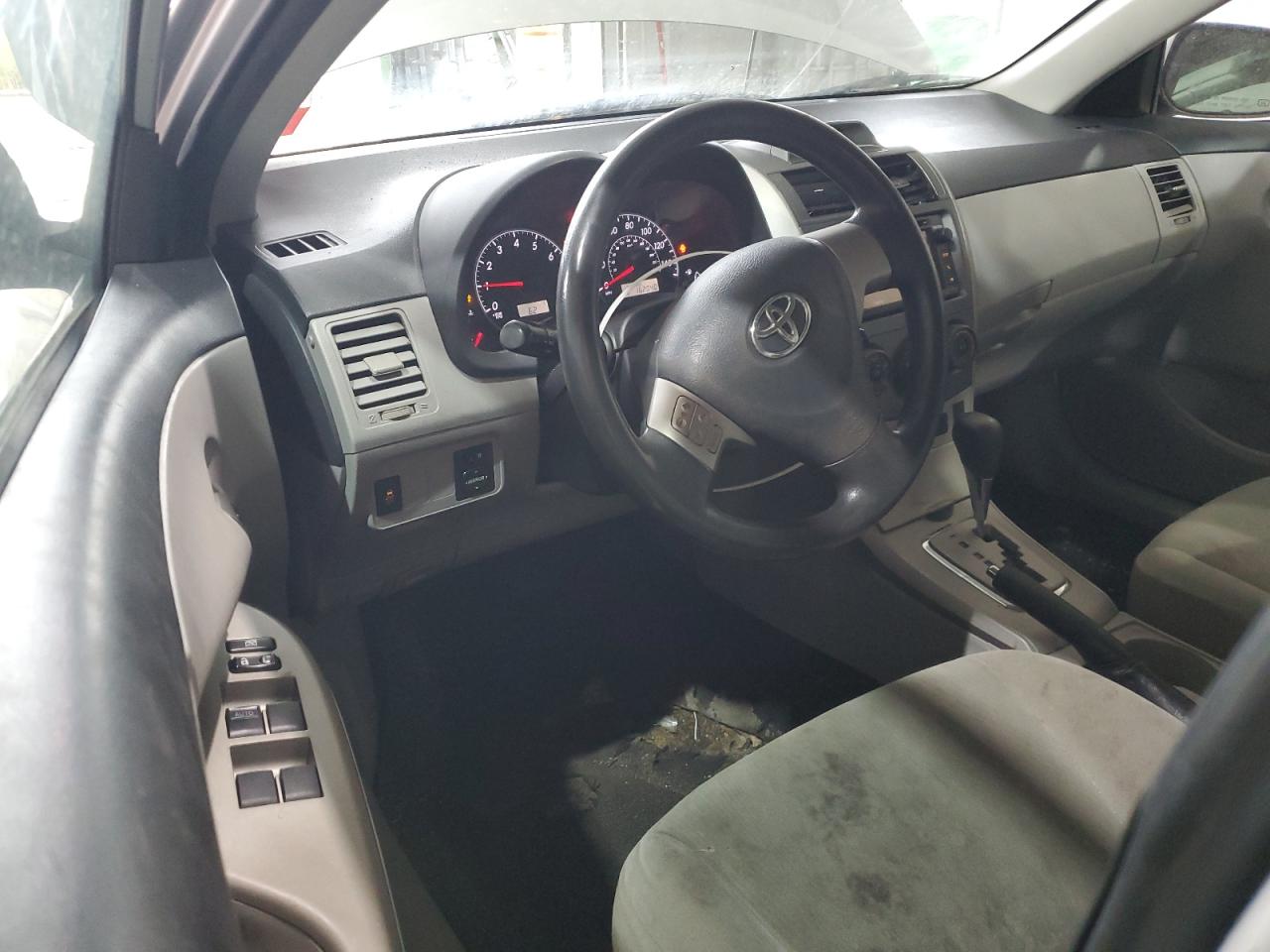 Toyota Corolla Base Image 7