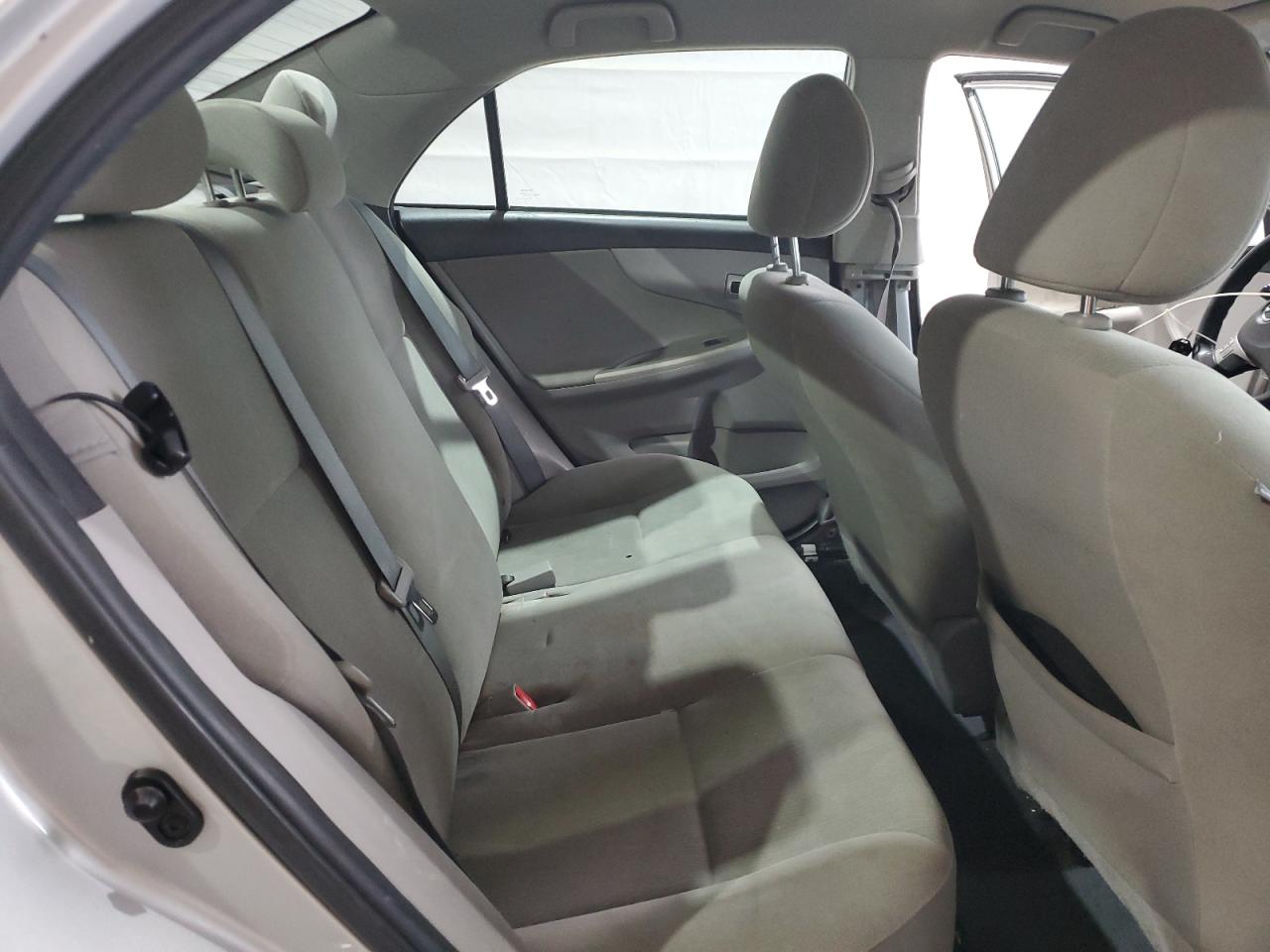 Toyota Corolla Base Image 13