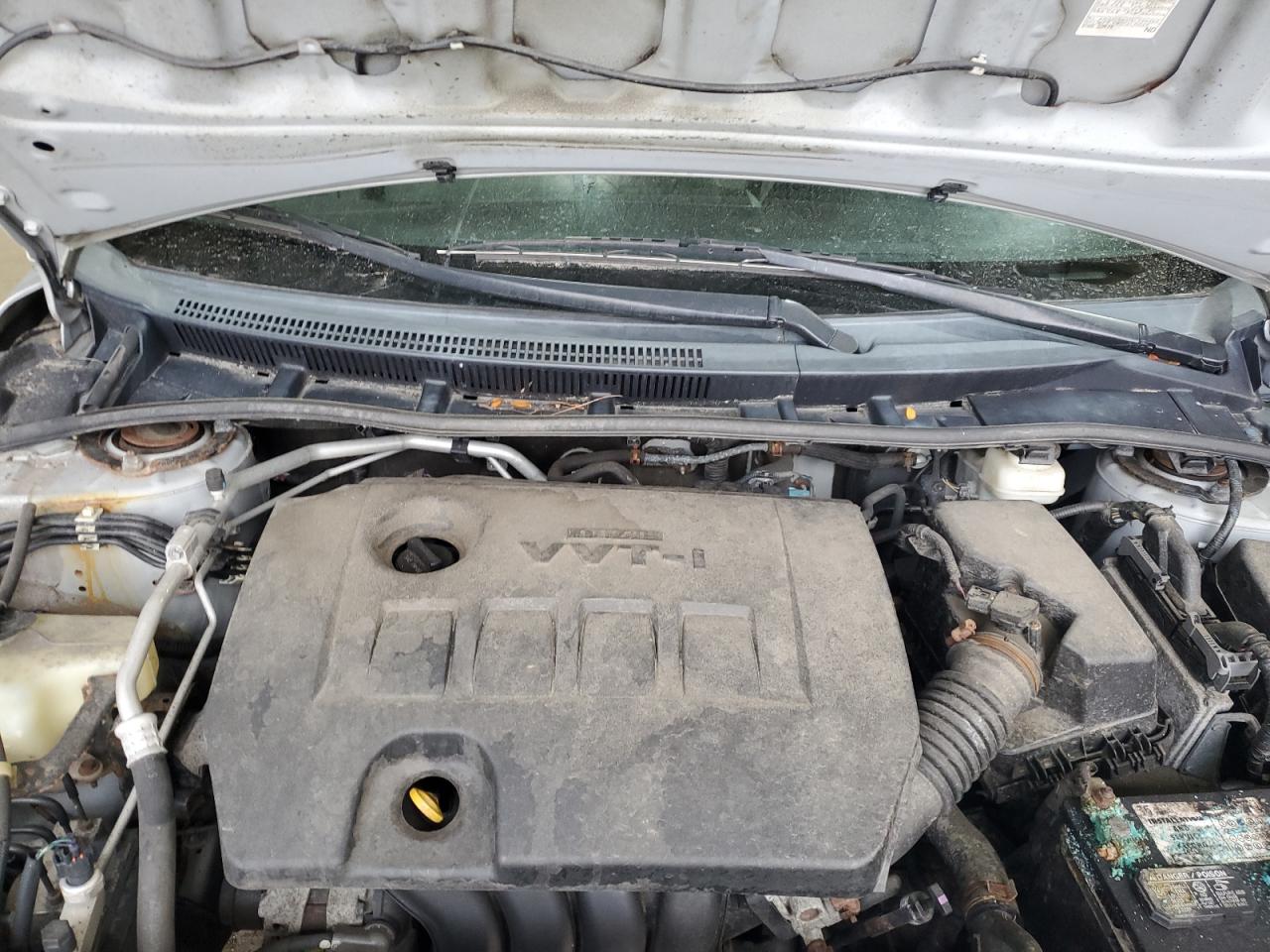 Toyota Corolla Base Image 8