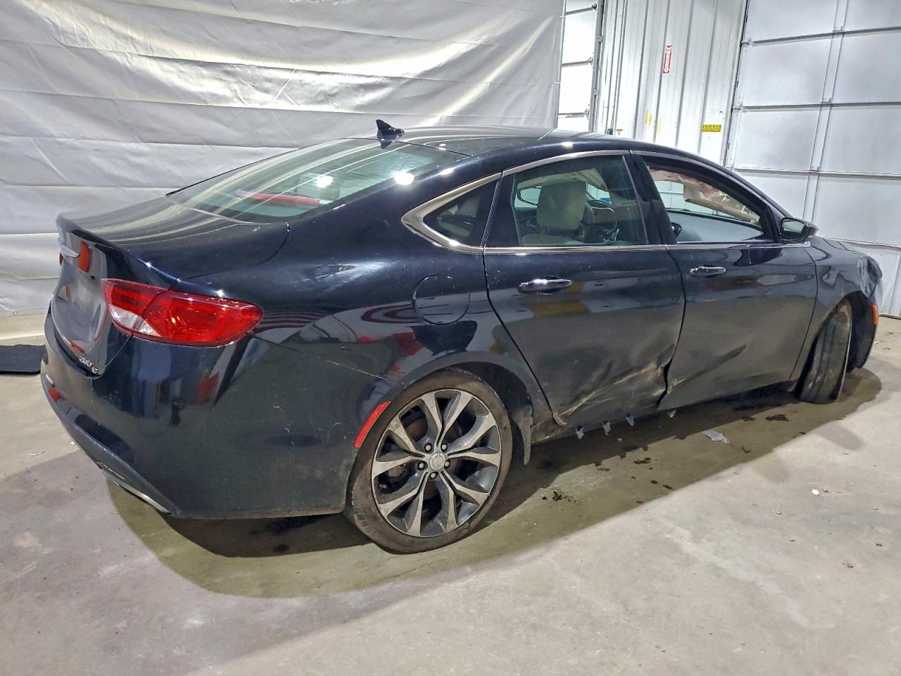 Chrysler 200 C Image 10