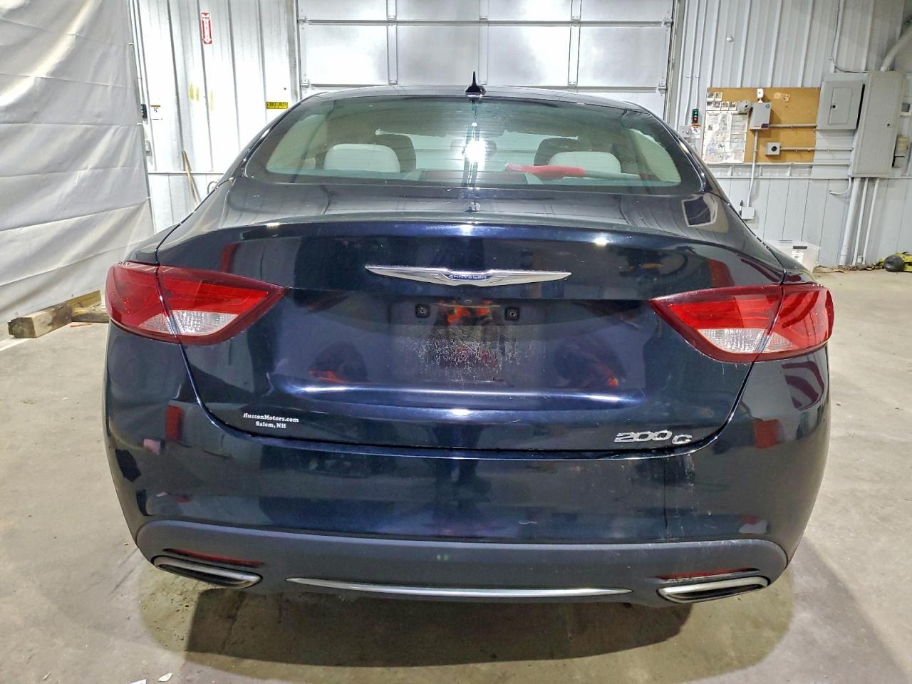 Chrysler 200 C Image 7
