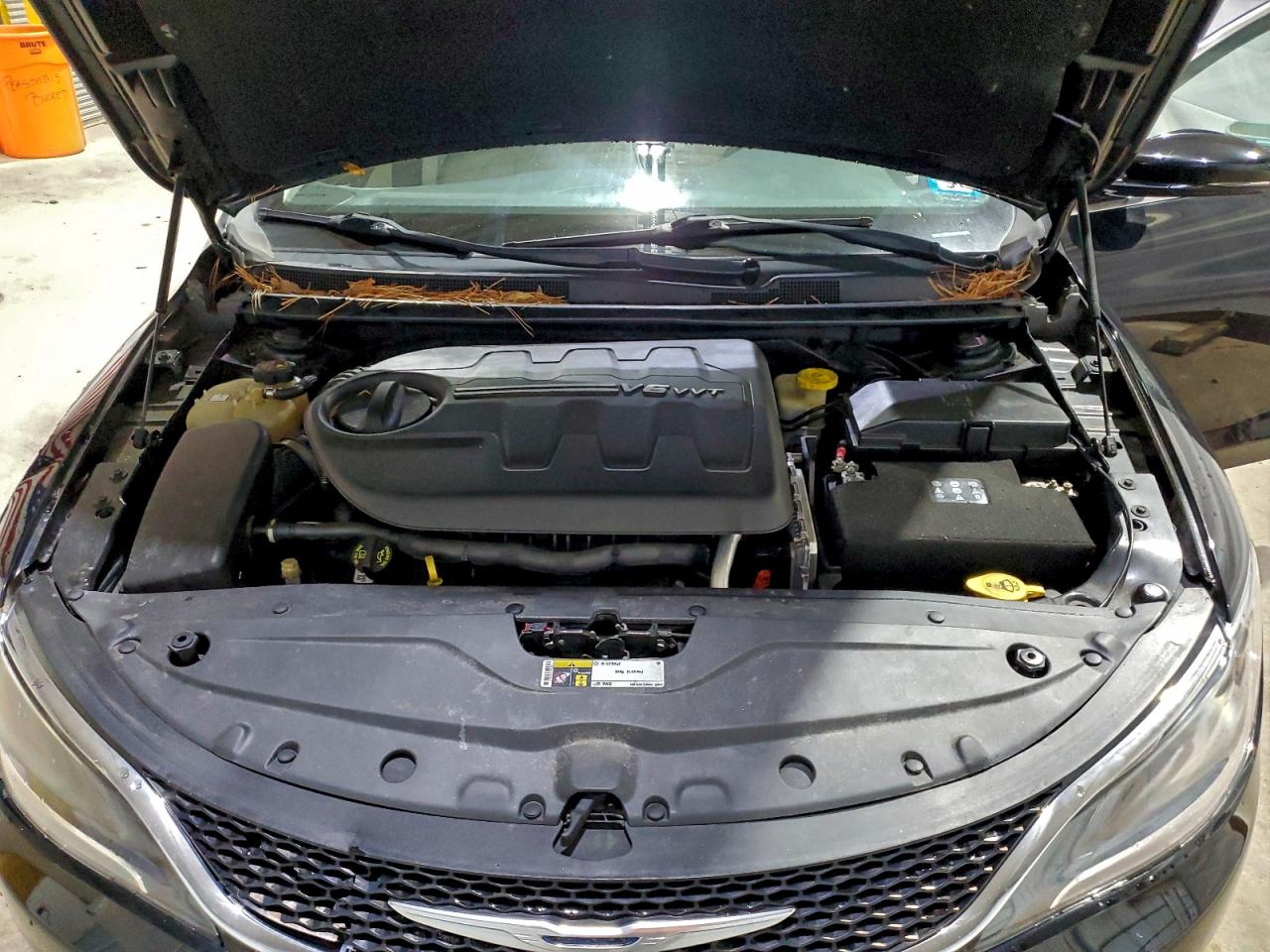 Chrysler 200 C Image 2