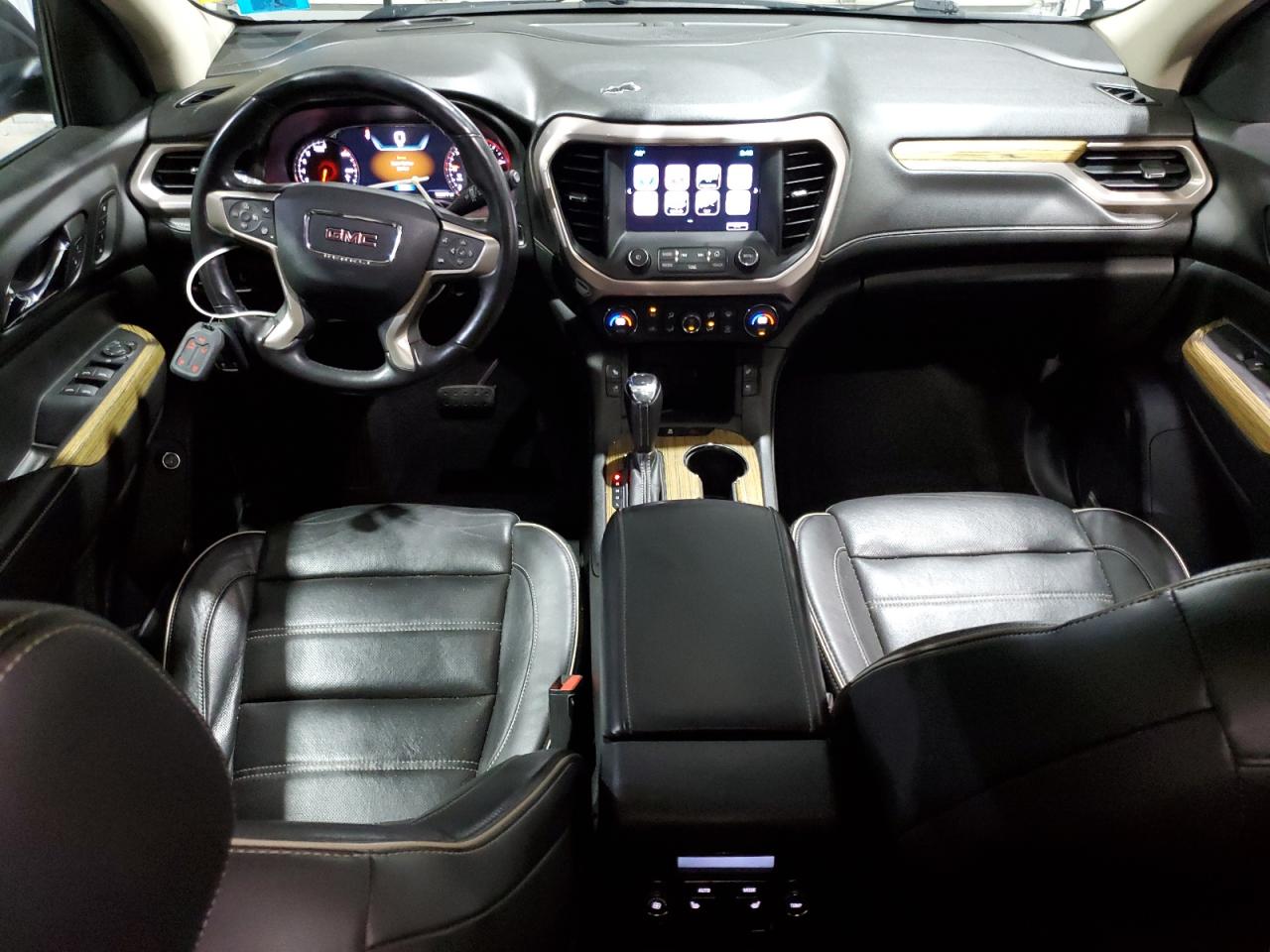 GMC Acadia Denali Image 3