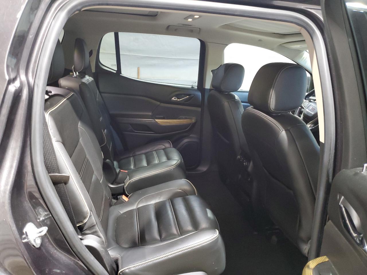 GMC Acadia Denali Image 2