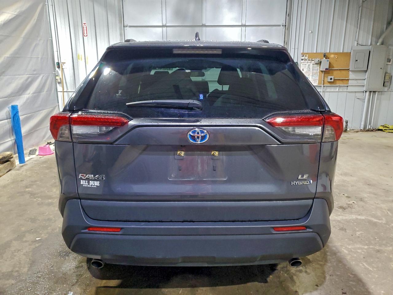 Toyota RAV4 Le Image 4