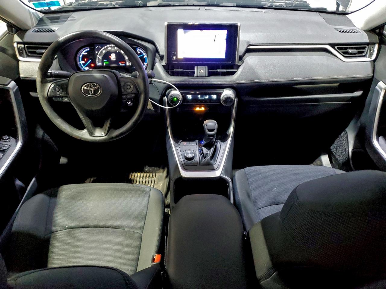 Toyota RAV4 Le Image 8