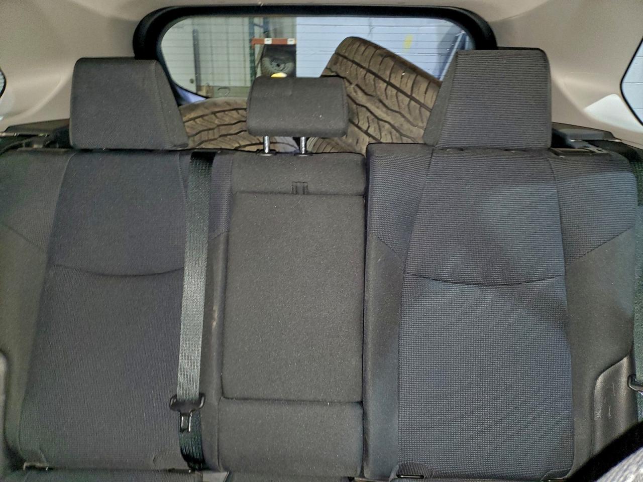 Toyota RAV4 Le Image 11