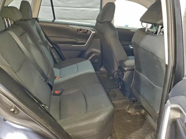 Toyota RAV4 Le Image 9