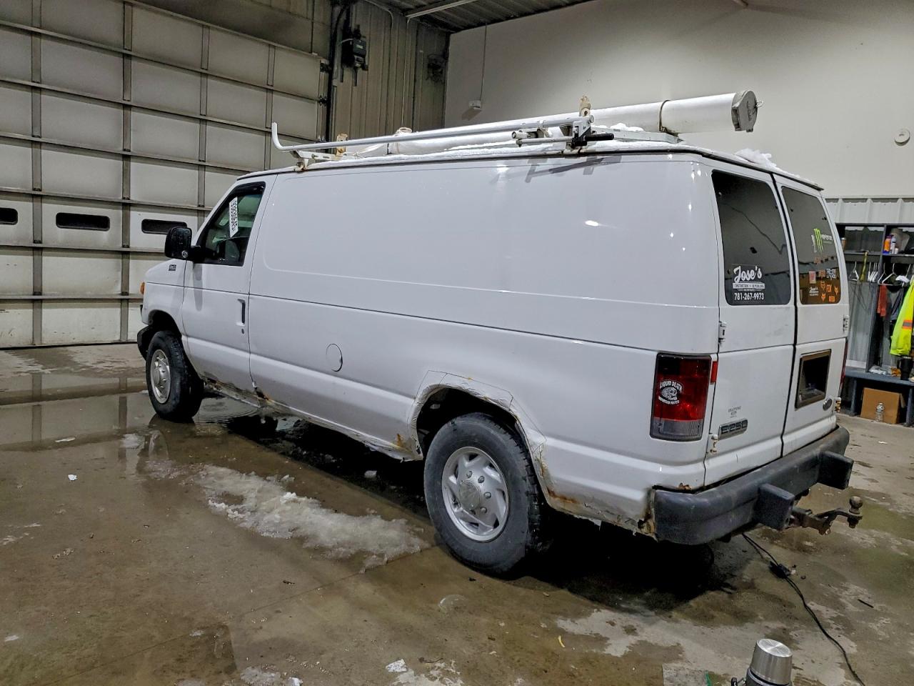 Ford E-250 E250 Van Image 2