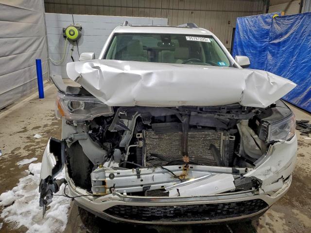 GMC Acadia Denali Image 12