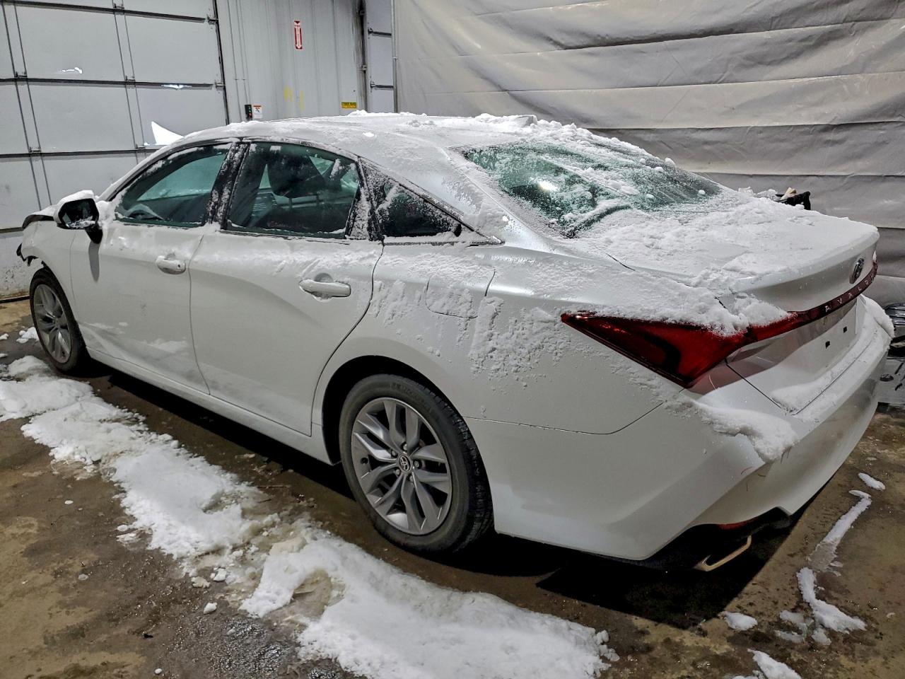 Toyota Avalon Xle Image 2