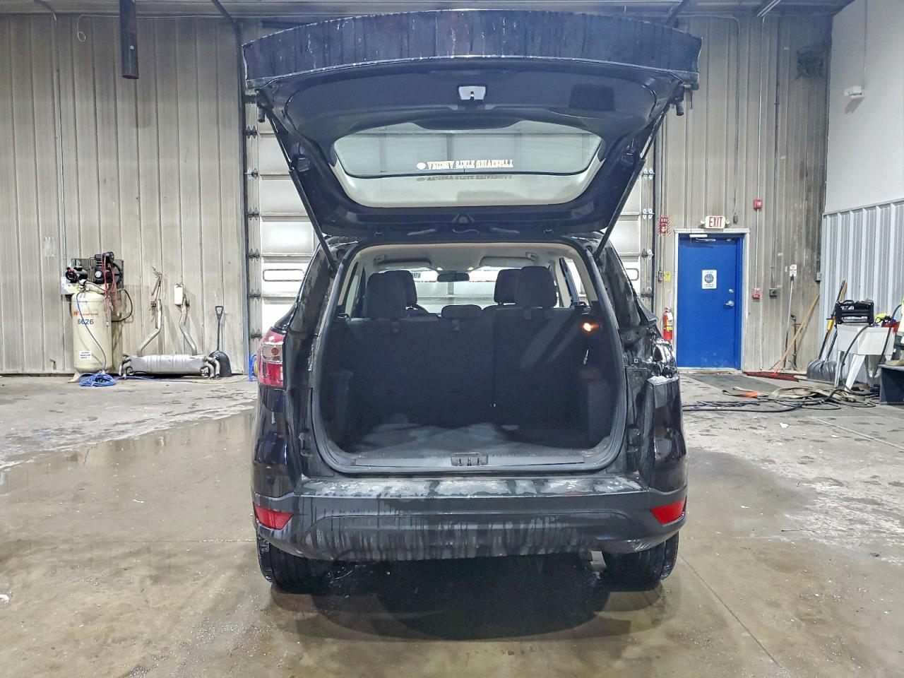 Ford Escape S Image 8