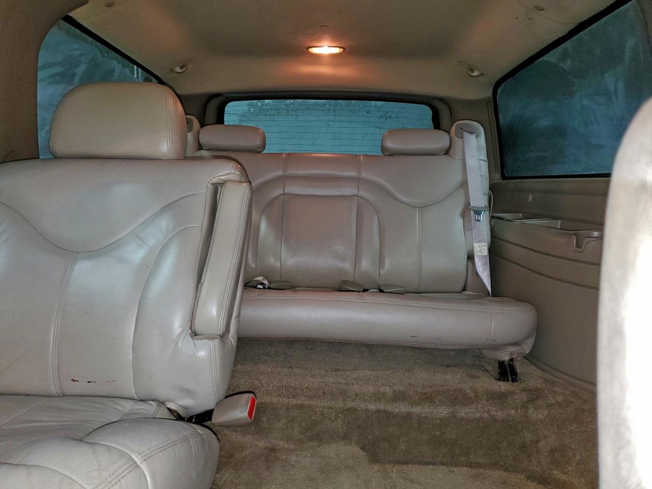 GMC Yukon C1500 Image 10