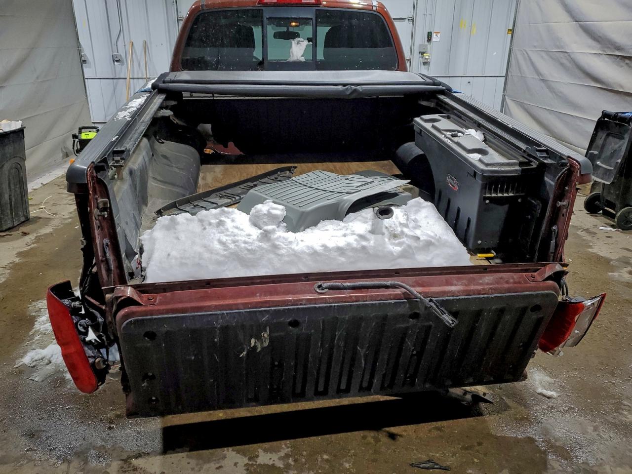 Nissan Frontier S Image 9