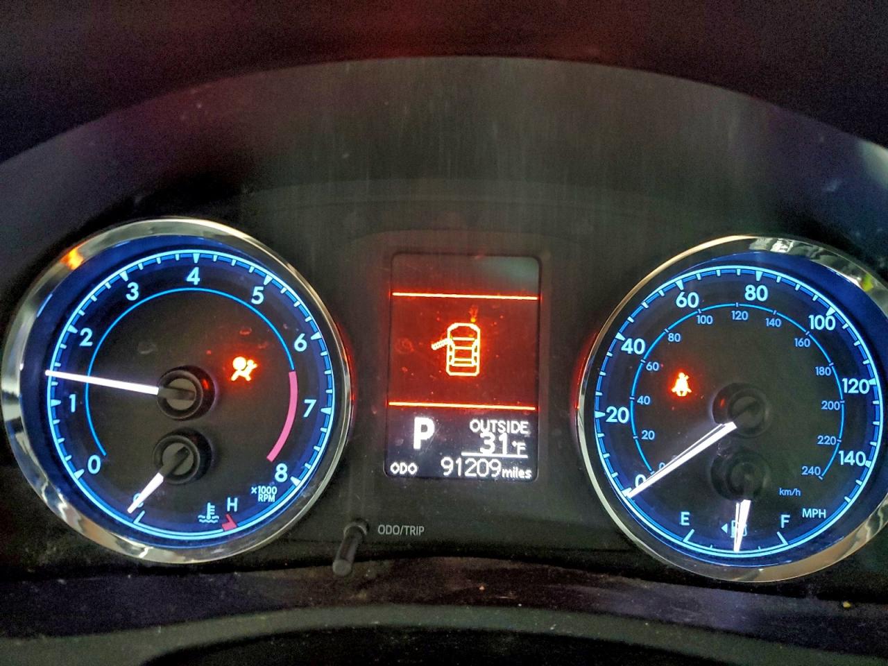 Toyota Corolla L Image 9