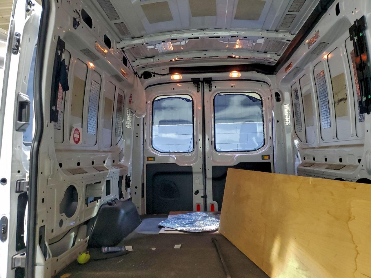 Ford Transit T-250 Image 13