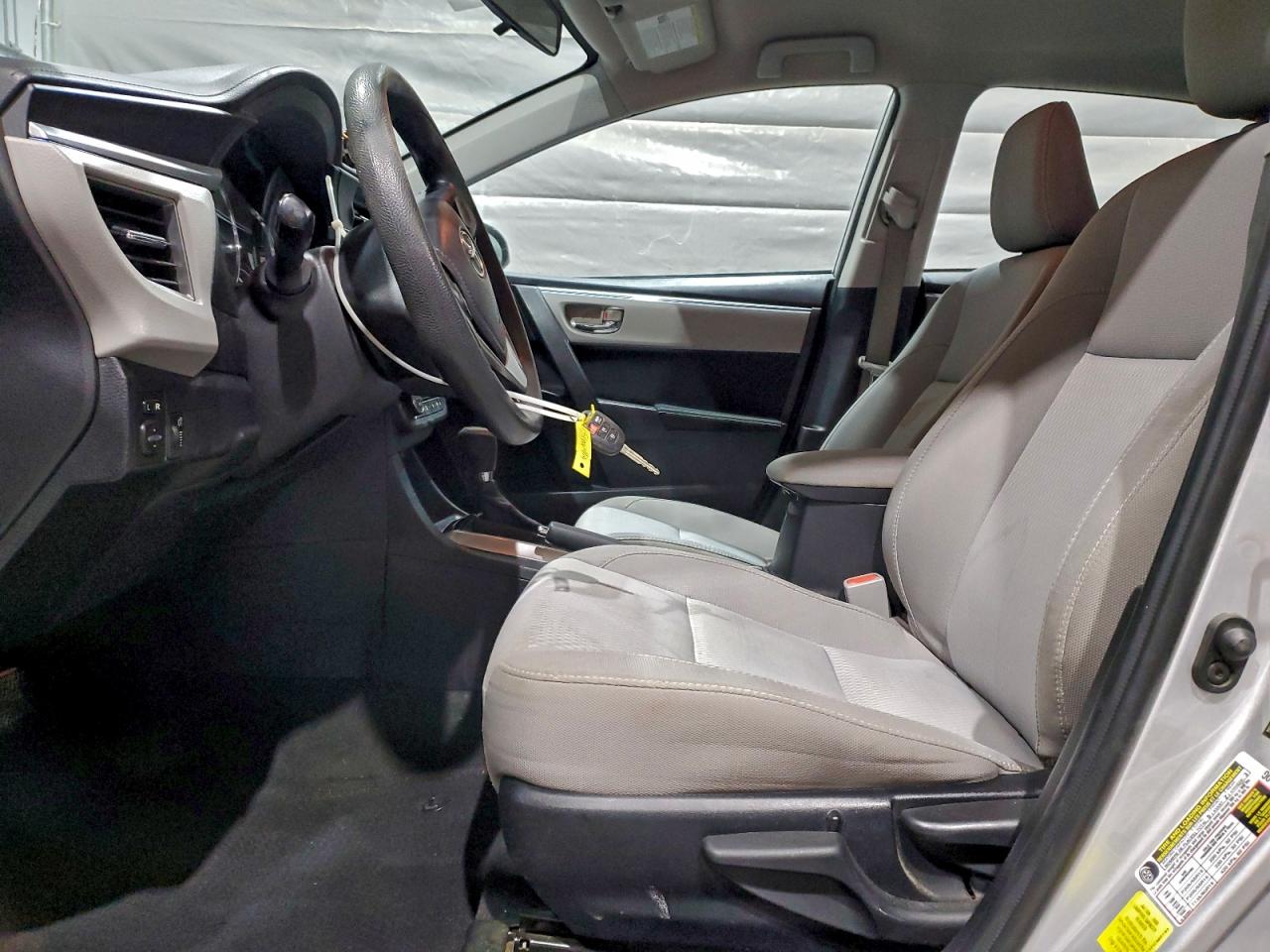 Toyota Corolla L Image 8