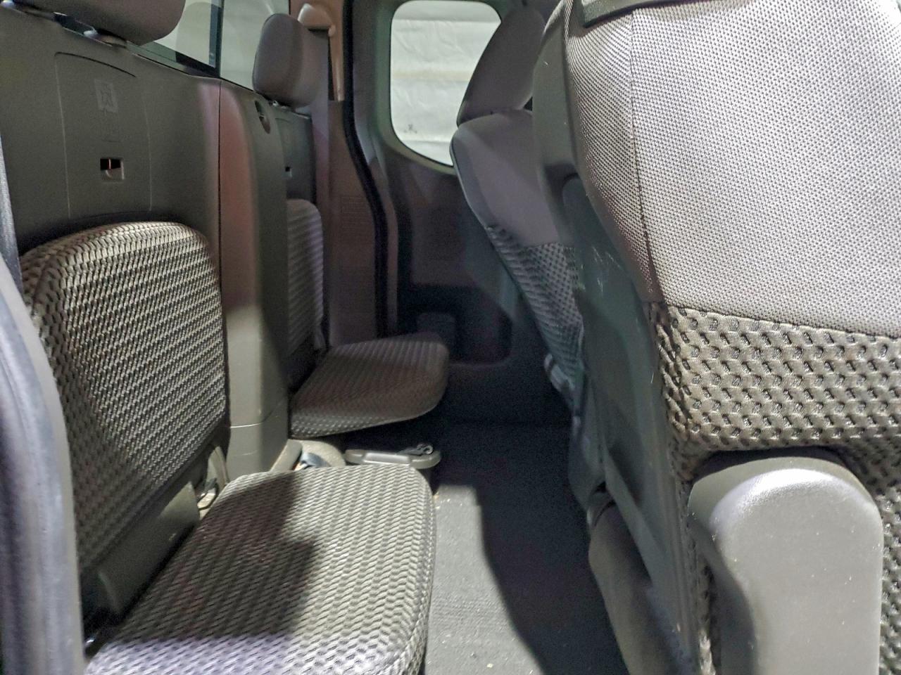 Nissan Frontier Sv Image 8