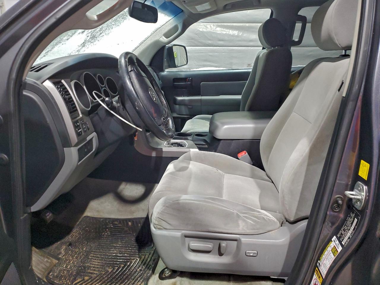 Toyota Sequoia Sr5 Image 3