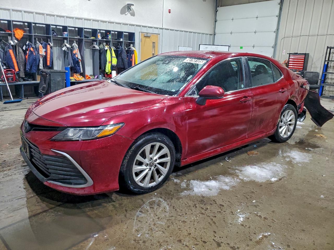 Toyota Camry Le Image 1