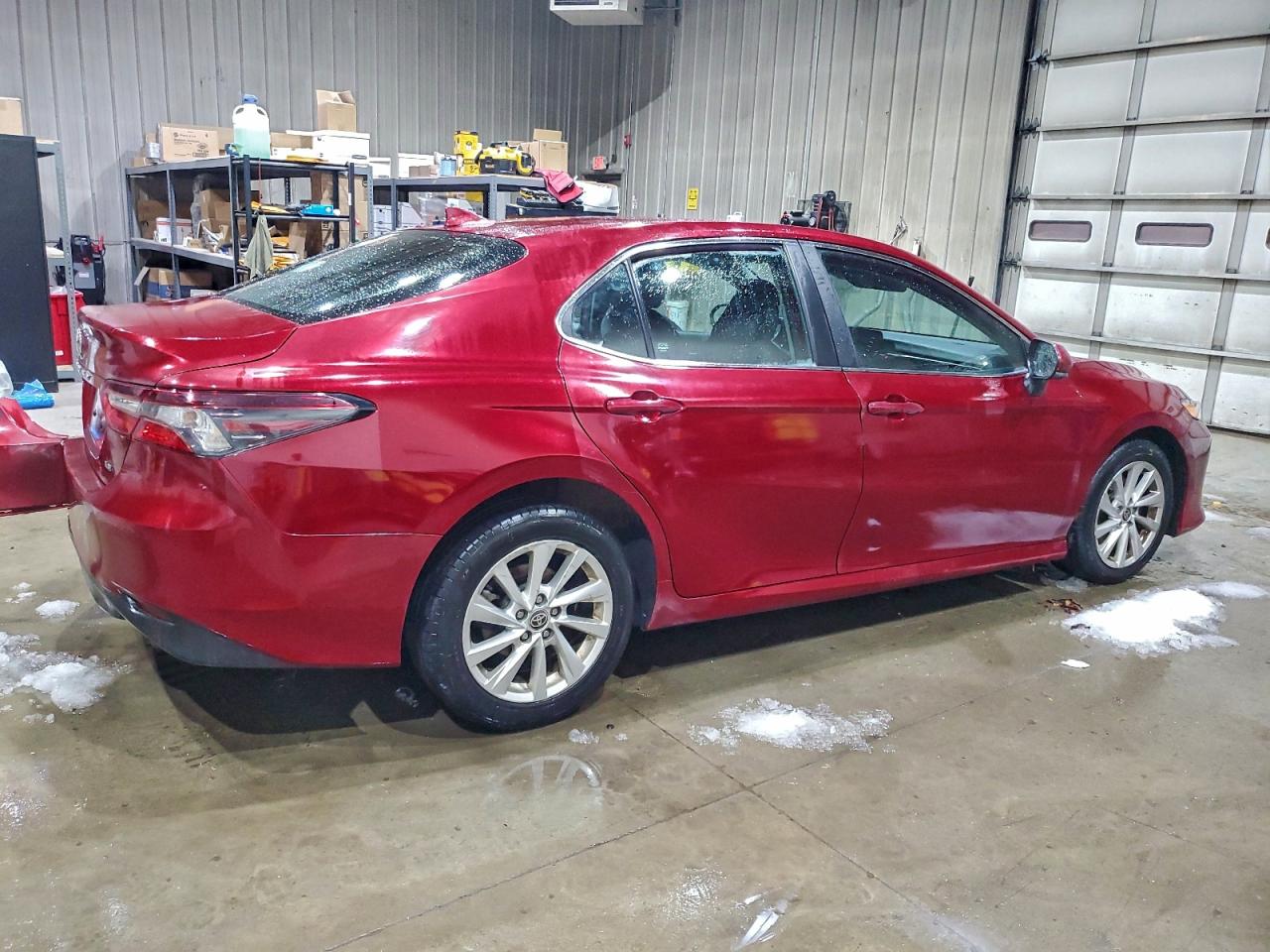 Toyota Camry Le Image 4