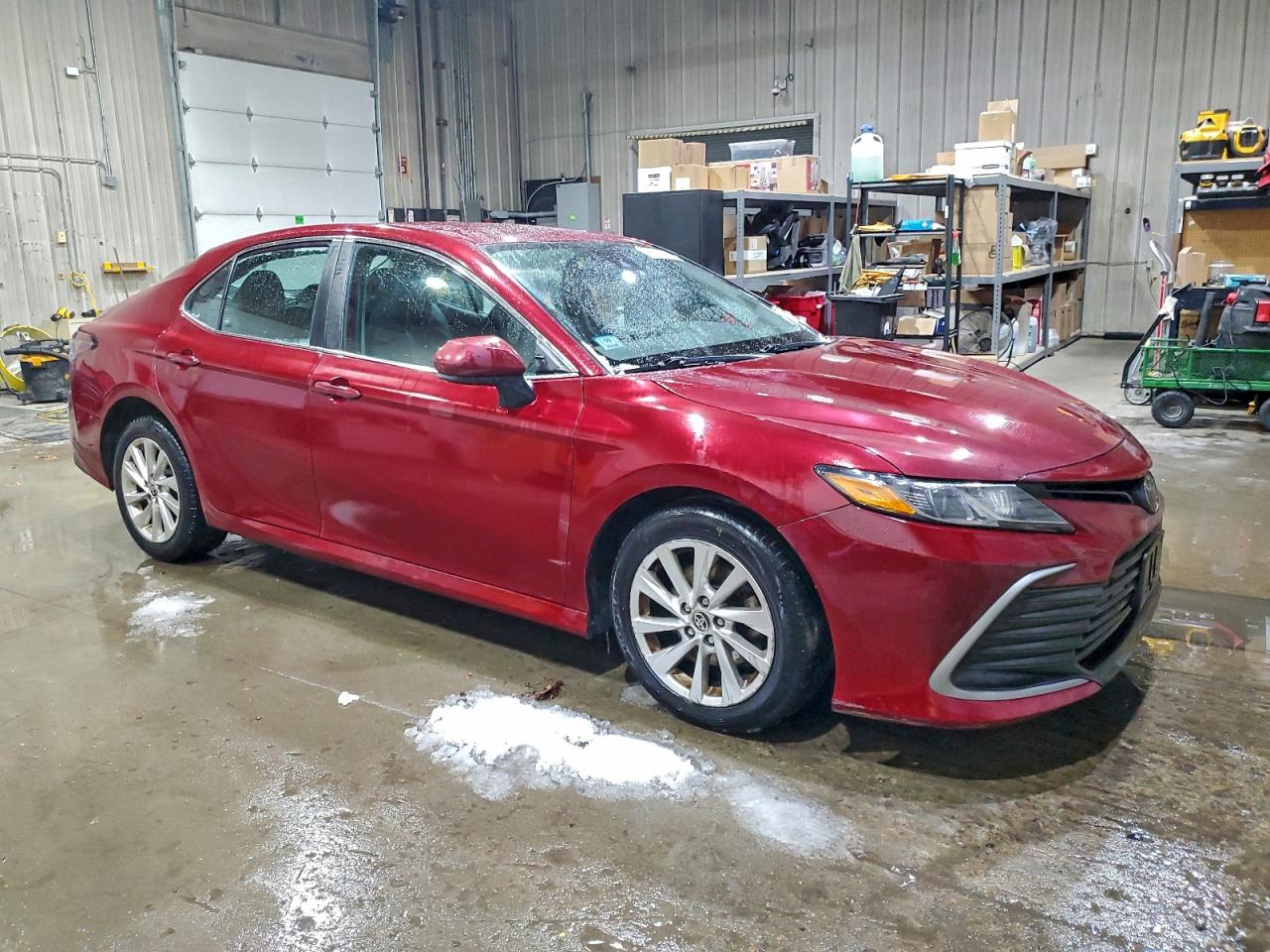 Toyota Camry Le Image 2