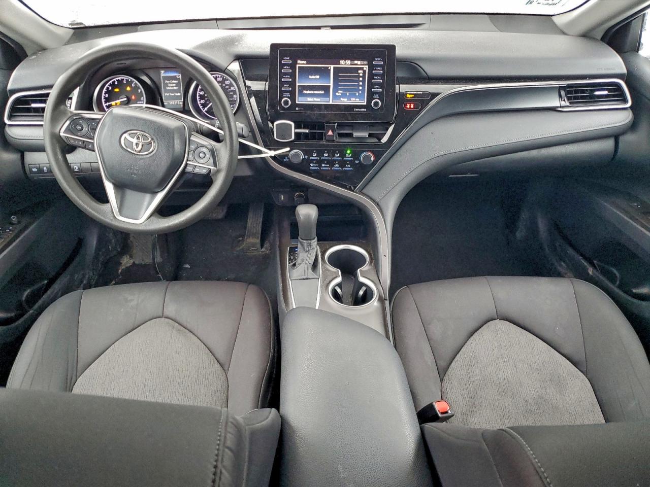 Toyota Camry Le Image 12