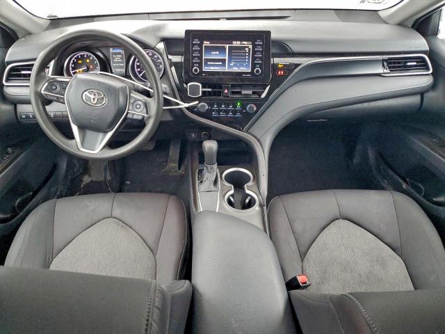 Toyota Camry Le Image 12