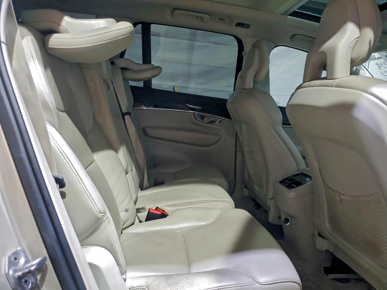 Volvo XC90 T6 Image 10