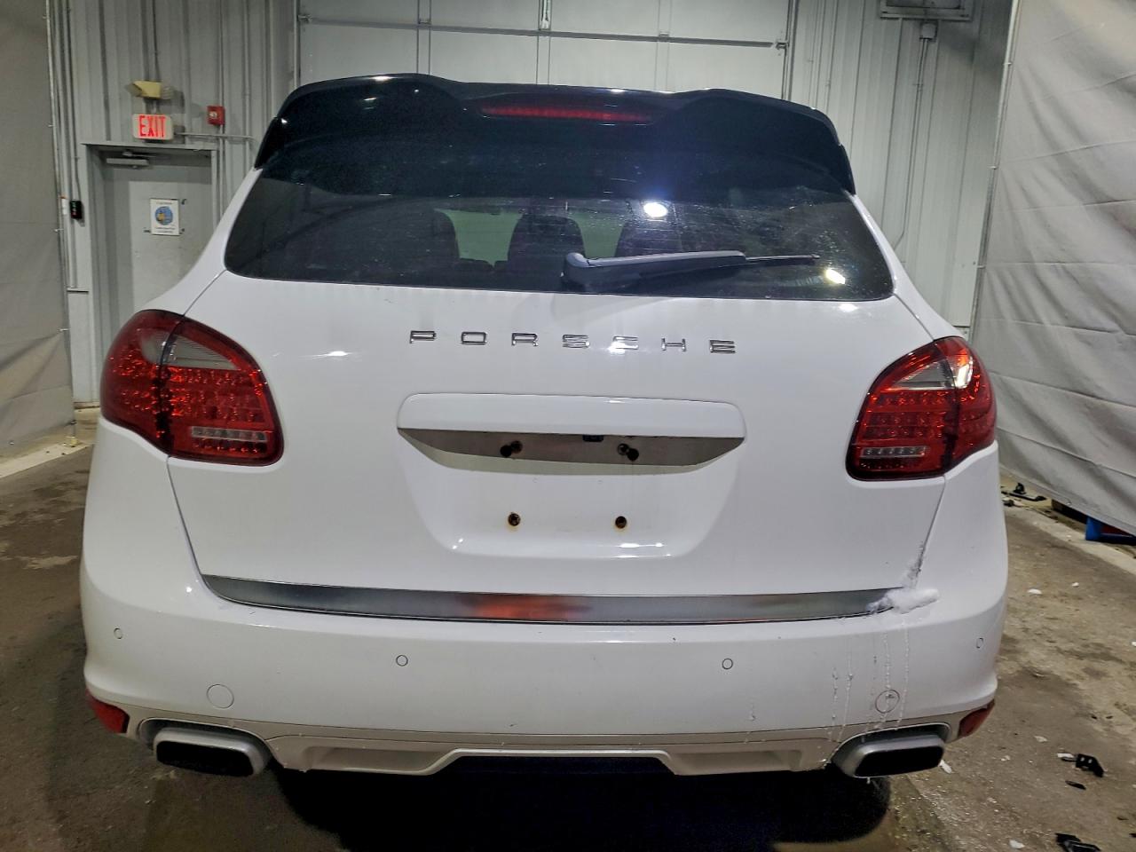 Porsche Cayenne S Hybrid Image 2