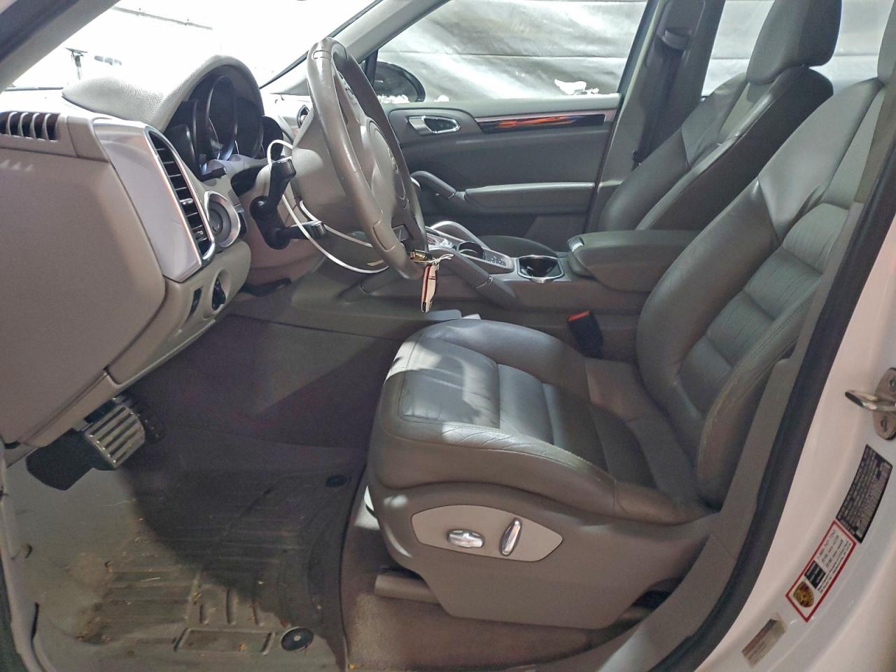 Porsche Cayenne S Hybrid Image 6