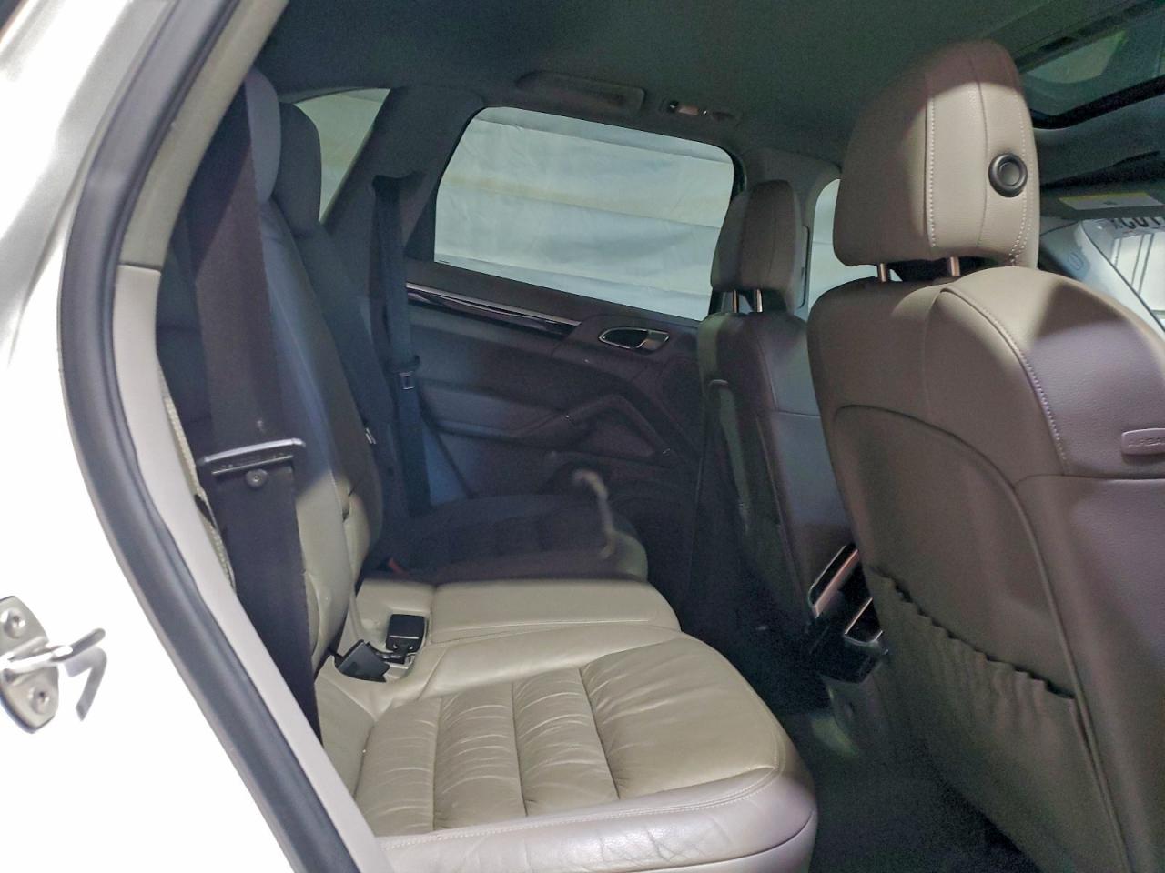 Porsche Cayenne S Hybrid Image 10