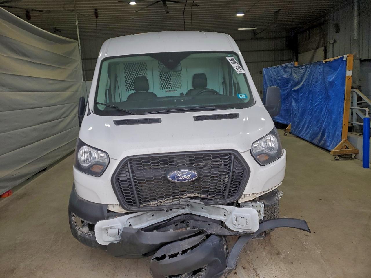 Ford Transit T-250 Image 4