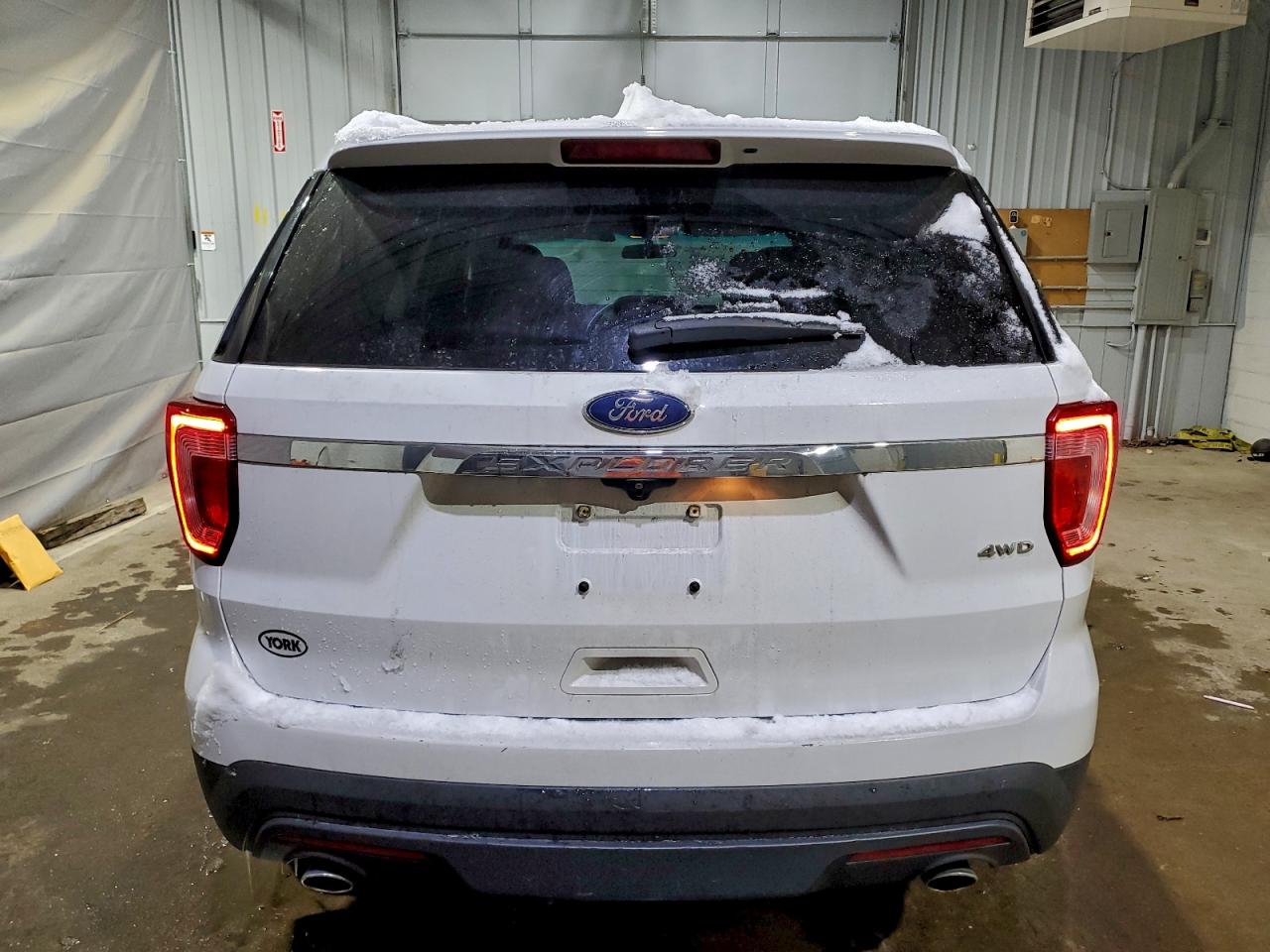 Ford Explorer Image 4