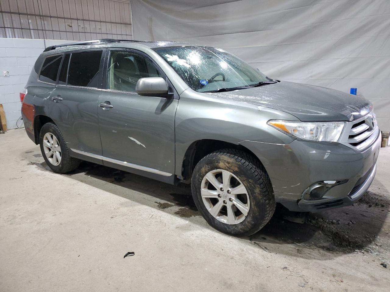 Toyota Highlander Base Image 4