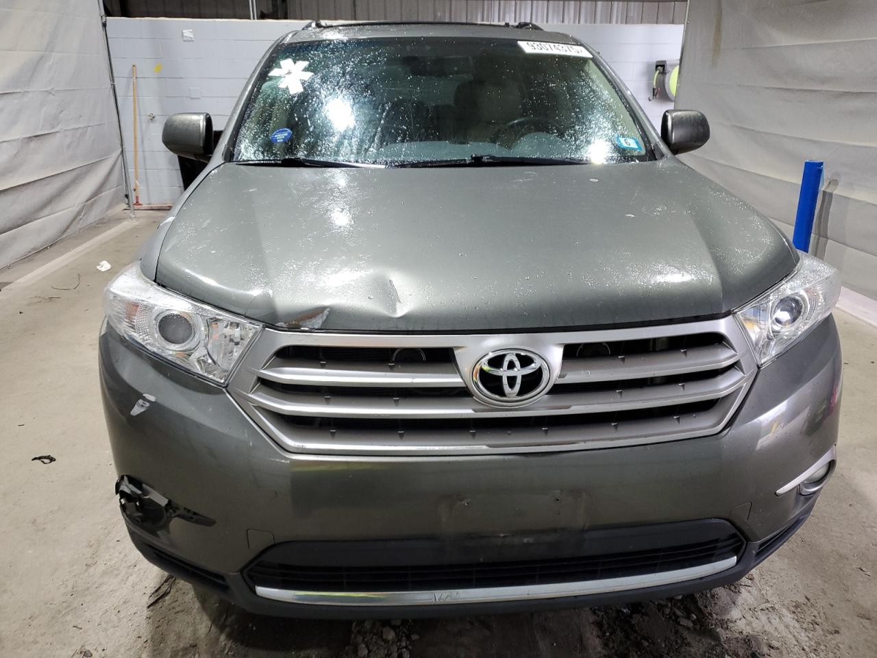Toyota Highlander Base Image 9